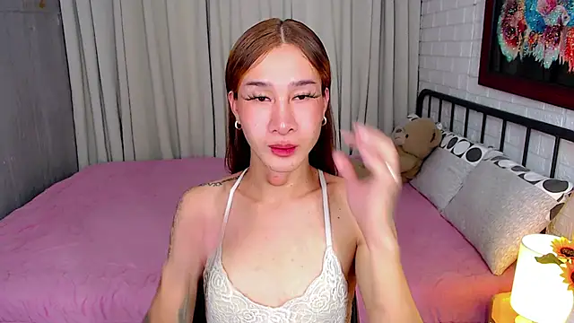 TRANSGODDESSA online show from November 17, 2025, 3:40 pm