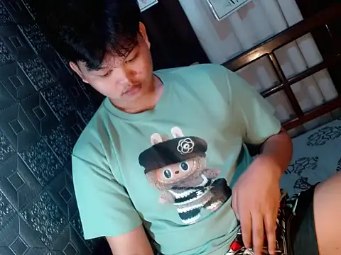 Reynelcock online show from October 7, 2025, 10:51 pm