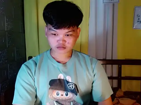 Reynelcock online show from October 31, 2025, 2:29 pm