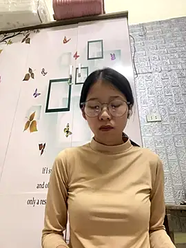 meomeo2k6 online show from December 19, 2025, 2:46 pm