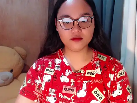  Lylia online show from November 16, 2025, 8:47 pm