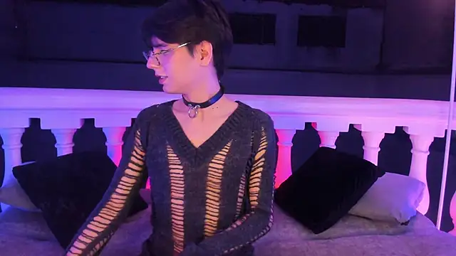 luixdust  online show from September 20, 2025, 5:08 am