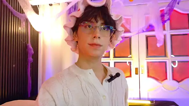 luixdust  online show from October 20, 2025, 6:25 am