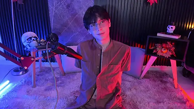 luixdust  online show from October 21, 2025, 4:13 am