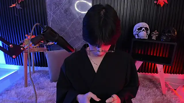 luixdust  online show from October 23, 2025, 3:39 am