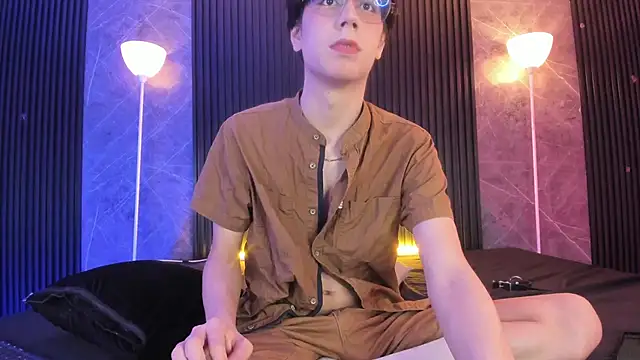 luixdust  online show from November 5, 2025, 5:07 am