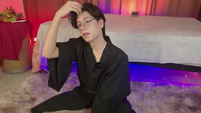 luixdust  online show from November 11, 2025, 5:51 am