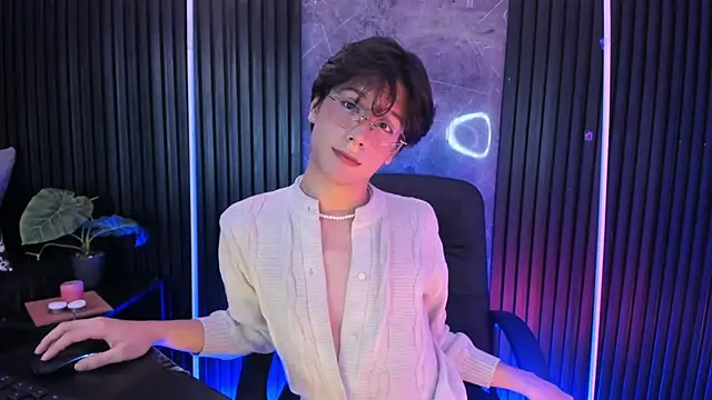 luixdust  online show from November 13, 2025, 5:06 am