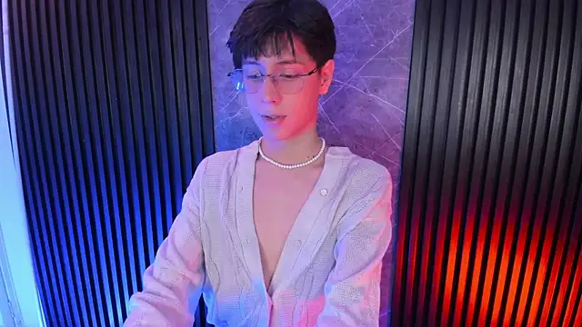 luixdust  online show from December 4, 2025, 5:39 am