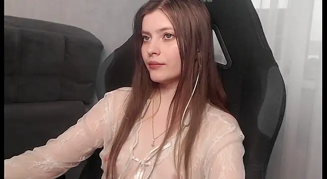 cute elfy  online show from December 21, 2025, 1:18 pm