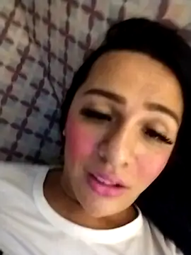 enoria1992 online show from April 17, 2026, 5:54 am