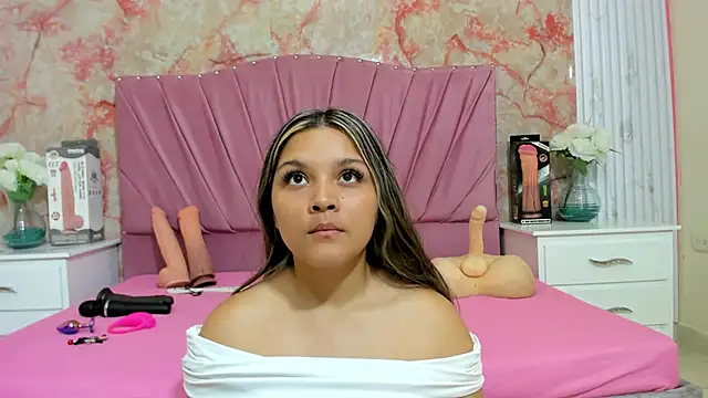 Wonderkloe  online show from January 5, 2026, 9:18 pm