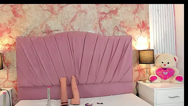 Wonderkloe  online show from April 9, 2026, 2:55 am