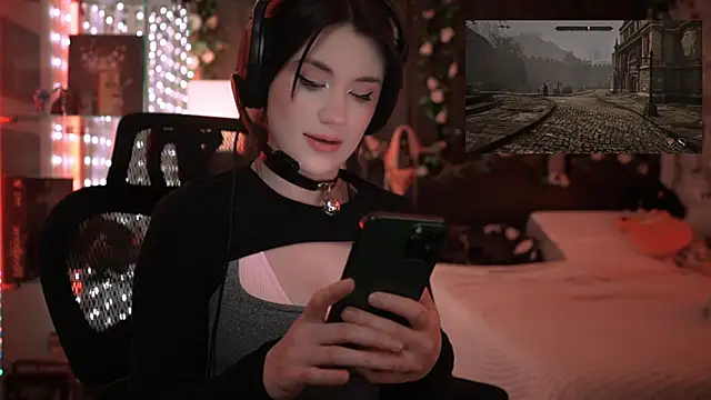 littlelune online show from January 12, 2026, 12:38 am