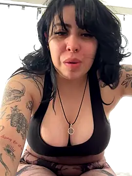 Snapshot of Draculona-666 chatting on October 1, 2025, 7:53 pm Draculona-666 online show from October 1, 2025, 7:53 pm