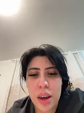 Snapshot of Draculona-666 chatting on October 17, 2025, 3:31 am Draculona-666 online show from October 17, 2025, 3:31 am