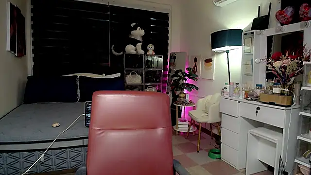 XhotcockcumXts online show from April 22, 2026, 4:37 am