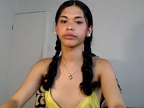 urcurlydiva online show from November 10, 2025, 4:11 am