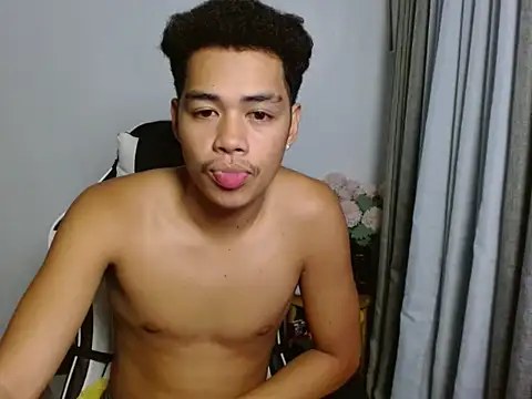 Snapshot of curlyasian_njxx chatting on May 24, 2026, 4:28 am curlyasian njxx online show from May 24, 2026, 4:28 am