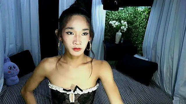 lhexiecollins online show from December 18, 2025, 4:02 pm