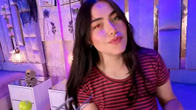 HannaCollins  online show from October 31, 2025, 1:34 pm