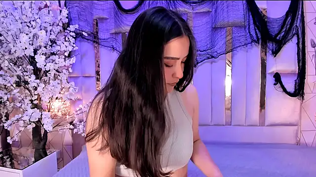 HannaCollins  online show from November 20, 2025, 12:49 pm