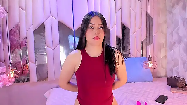 HannaCollins  online show from April 7, 2026, 1:44 pm