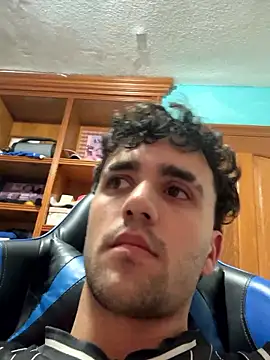 Snapshot of aavrdvh33 chatting on April 1, 2026, 9:34 pm aavrdvh33 online show from April 1, 2026, 9:34 pm