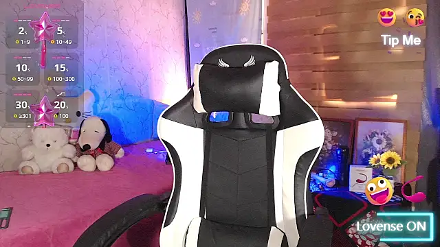 TssluttyNikka online show from April 9, 2026, 7:47 am