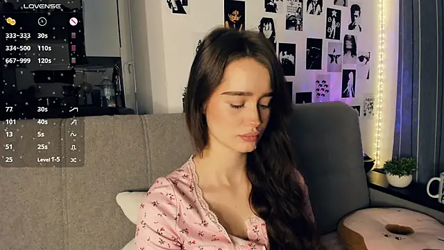 lovelyalivia online show from December 16, 2025, 9:14 am