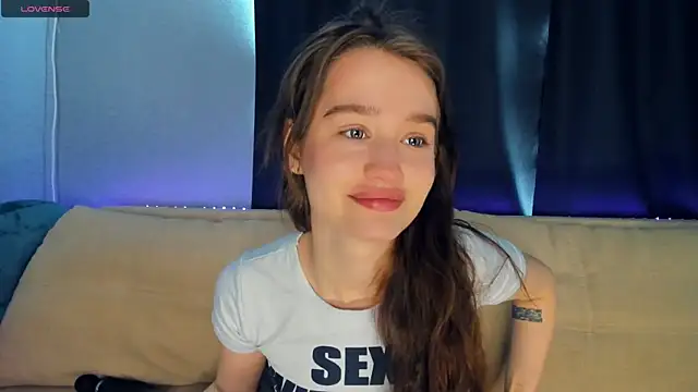 lovelyalivia online show from March 27, 2026, 8:20 am