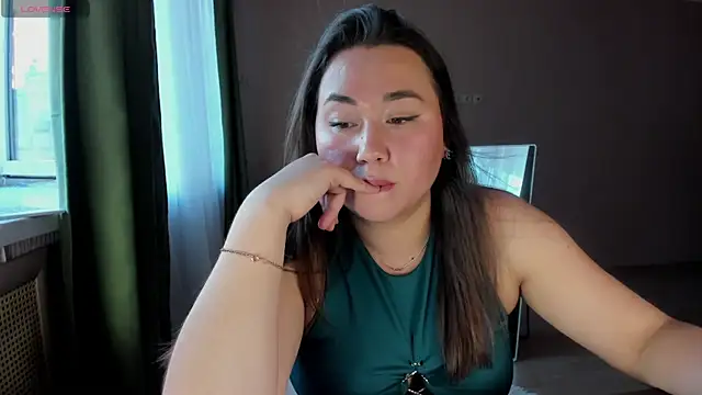 emilia mur online show from May 20, 2026, 3:51 pm
