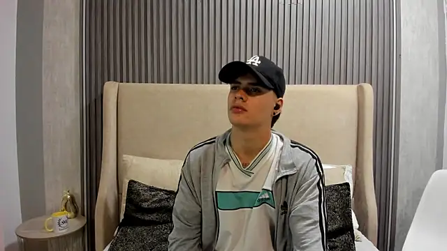 BenitoSaenz online show from October 18, 2025, 3:42 am