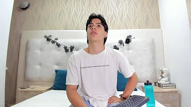 BenitoSaenz online show from November 21, 2025, 12:04 pm