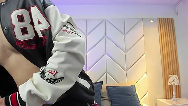 BenitoSaenz online show from December 14, 2025, 4:01 pm