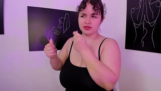 SeleneLuminari8 online show from October 7, 2025, 5:21 pm