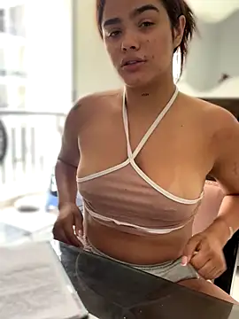 Snapshot of Kaily_Sweet16 chatting on September 29, 2025, 4:34 pm Kaily Sweet16 online show from September 29, 2025, 4:34 pm