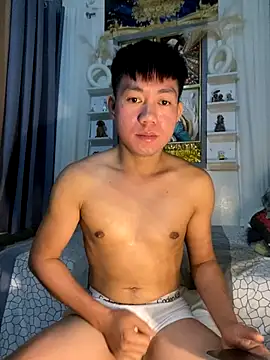 xshyboyx online show from September 28, 2025, 4:01 pm