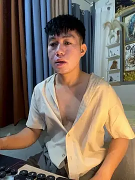 xshyboyx online show from January 13, 2026, 2:17 am