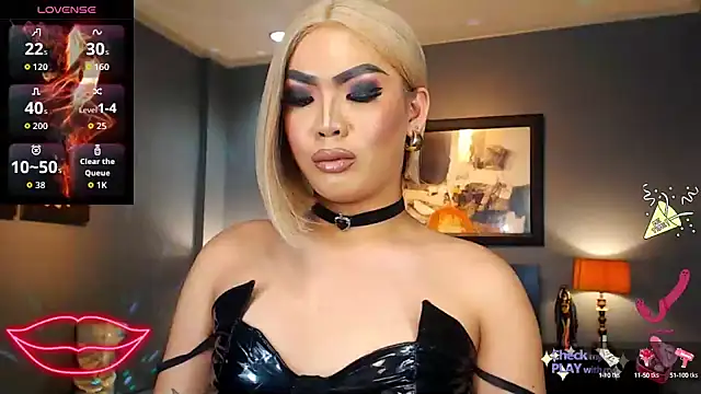 Snapshot of FridaHumphrey chatting on September 15, 2025, 5:24 pm FridaHumphrey online show from September 15, 2025, 5:24 pm