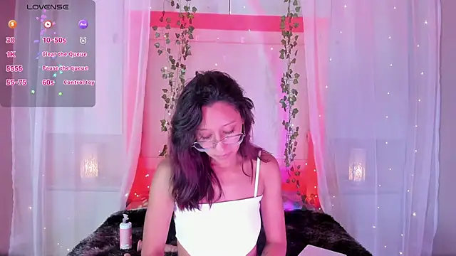 Snapshot of CamiGox chatting on February 5, 2026, 8:35 pm CamiGox online show from February 5, 2026, 8:35 pm