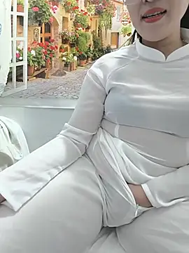 Ariana-Vy online show from July 19, 2026, 4:05 am