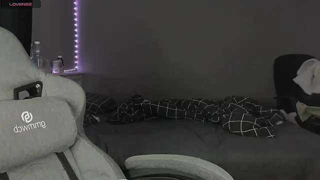 MelissaReis online show from March 12, 2026, 8:42 am