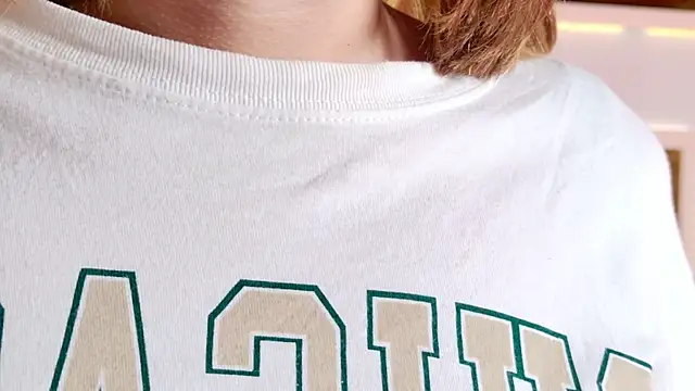 ambar rosse25 online show from November 24, 2025, 11:32 am