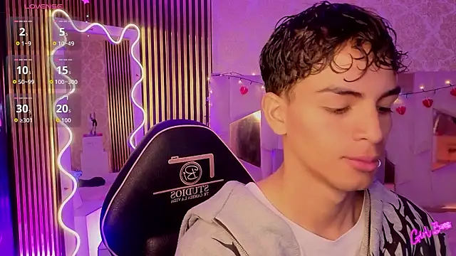 LIHIAN TAY online show from February 10, 2026, 4:05 am