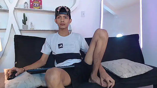 PRETTY SEX1 online show from October 20, 2025, 1:22 pm