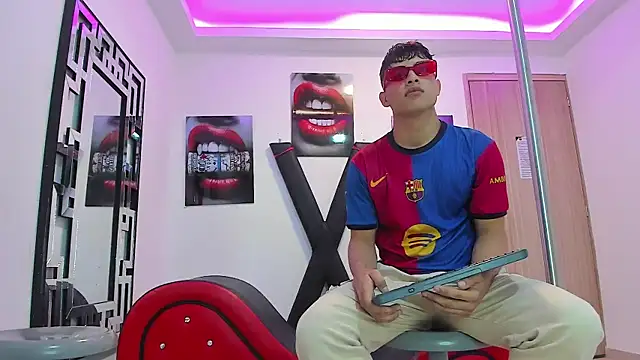 RED EMPIRE online show from September 9, 2025, 1:21 pm