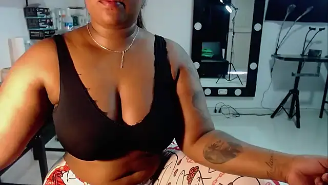 Snapshot of Sam_Blue chatting on October 23, 2025, 1:32 pm Sam Blue online show from October 23, 2025, 1:32 pm