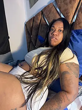 Snapshot of Sam_Blue chatting on May 20, 2026, 1:06 pm Sam Blue online show from May 20, 2026, 1:06 pm