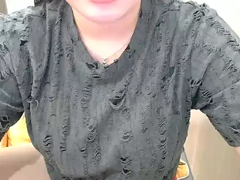 Snapshot of Zhi__2k6 chatting on October 3, 2025, 5:21 pm Zhi 2k6 online show from October 3, 2025, 5:21 pm